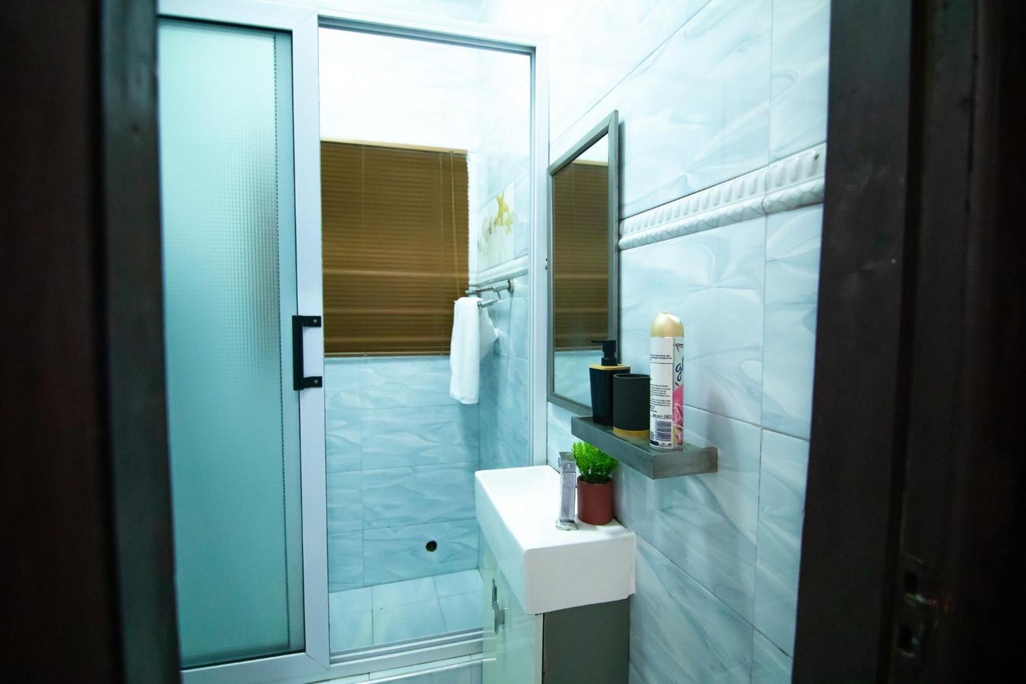 אקרה Stylish East Legon Apartment - Ac, Wi-Fi, Netflix מראה חיצוני תמונה
